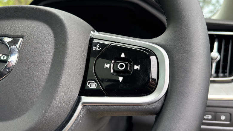 Volvo XC60 2.0 T8 [455] PHEV Ultra Dark 5dr AWD Geartronic Estate